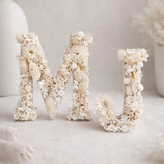 Lettre fleurie en fleurs séchées Maison Bohemia Bloom